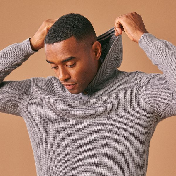 A model, wearing Mizzen+Main clothing.
