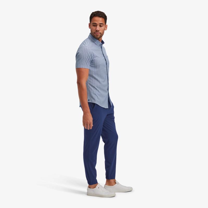 A model dressed in Mizzen+Main clothing