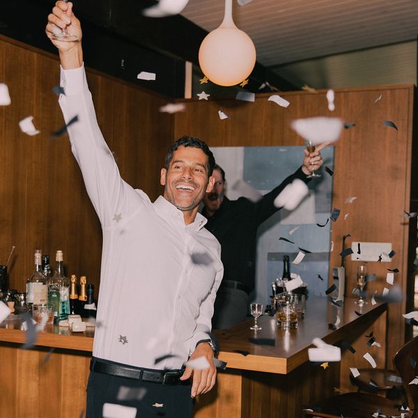 A model, wearing Mizzen+Main clothing.