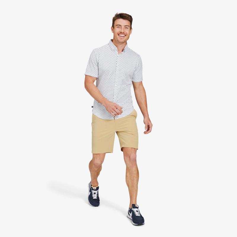A model dressed in Mizzen+Main clothing