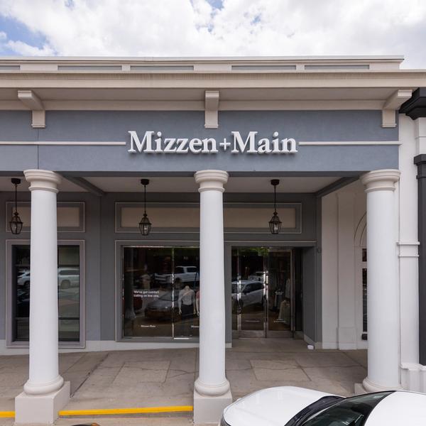Exterior of the Mizzen+Main Southlake Town Square store with white columns