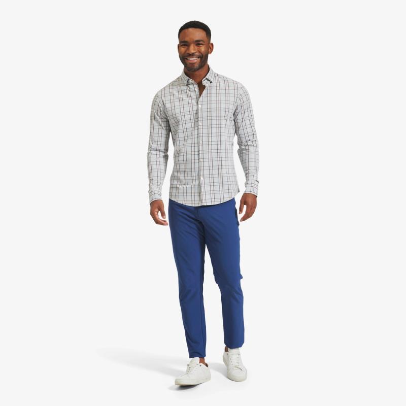 A model dressed in Mizzen+Main clothing