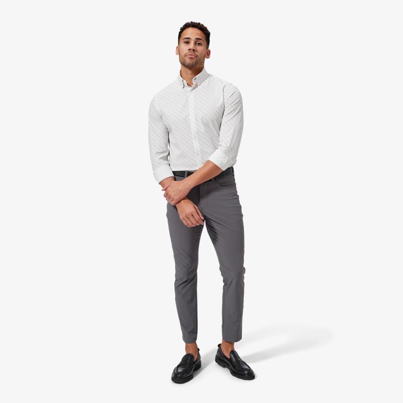 A model dressed in Mizzen+Main clothing
