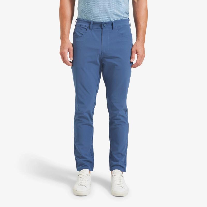 A model dressed in Mizzen+Main clothing