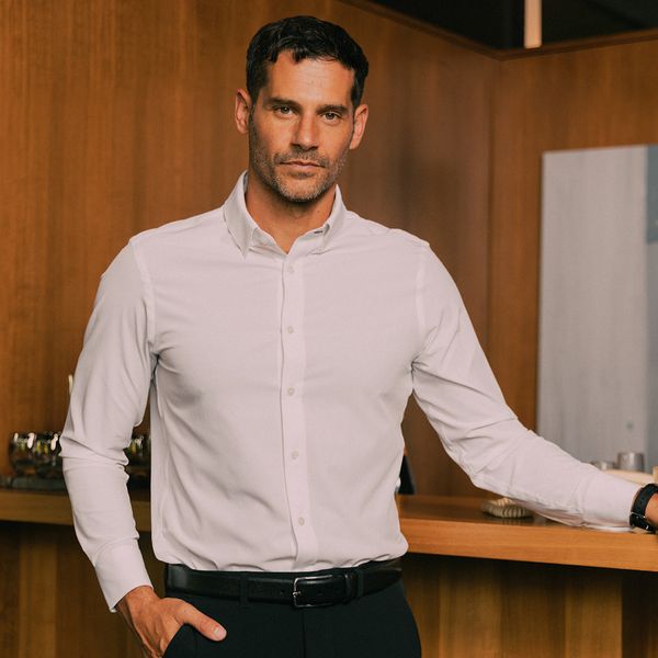 A model, wearing Mizzen+Main clothing.