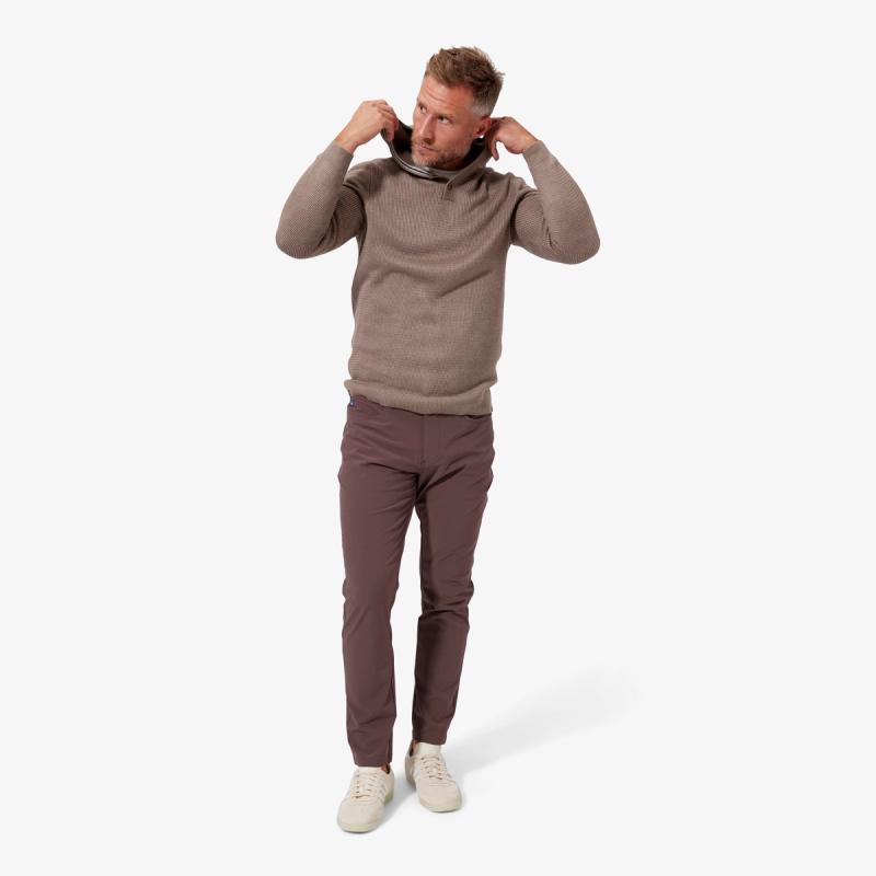 A model dressed in Mizzen+Main clothing