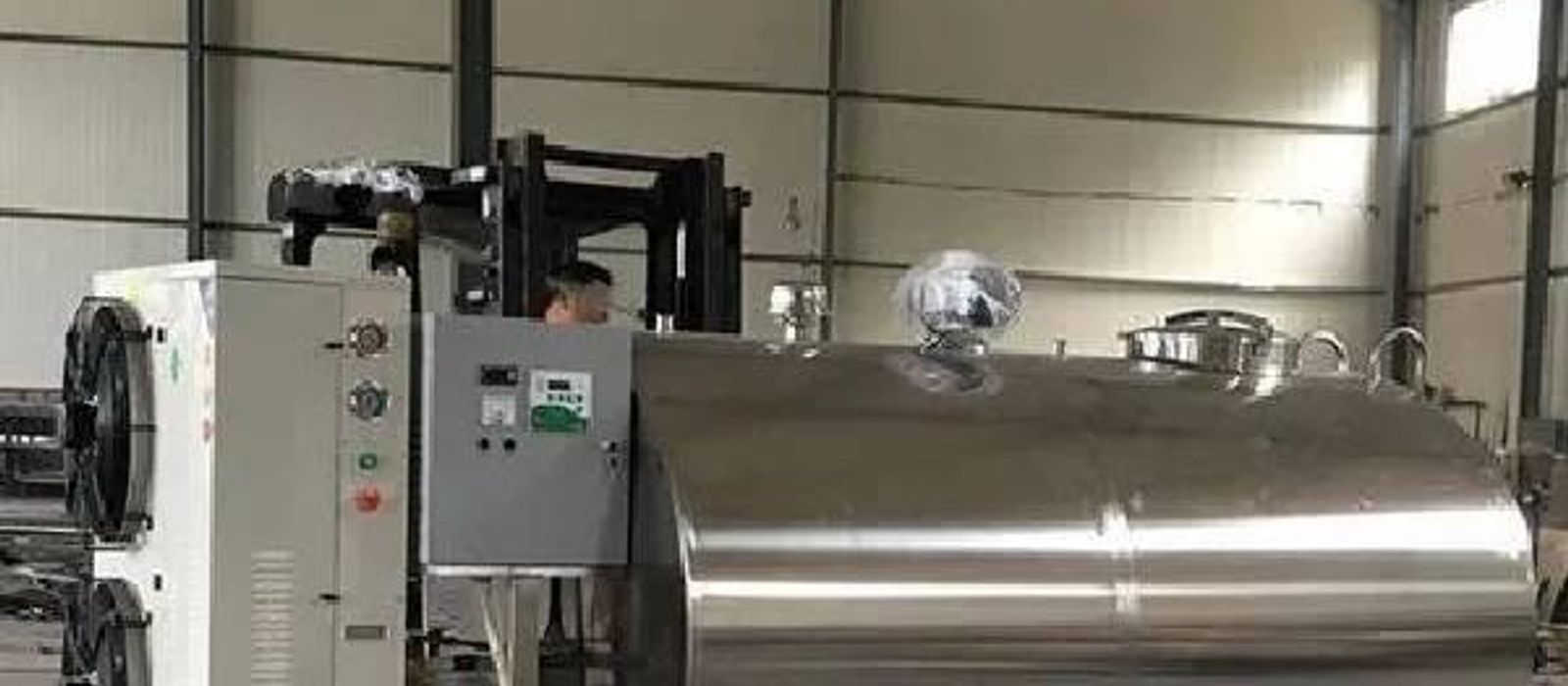 bulk milk cooler stainless steel tank preserving milk quality in a modern dairy farm India 2026