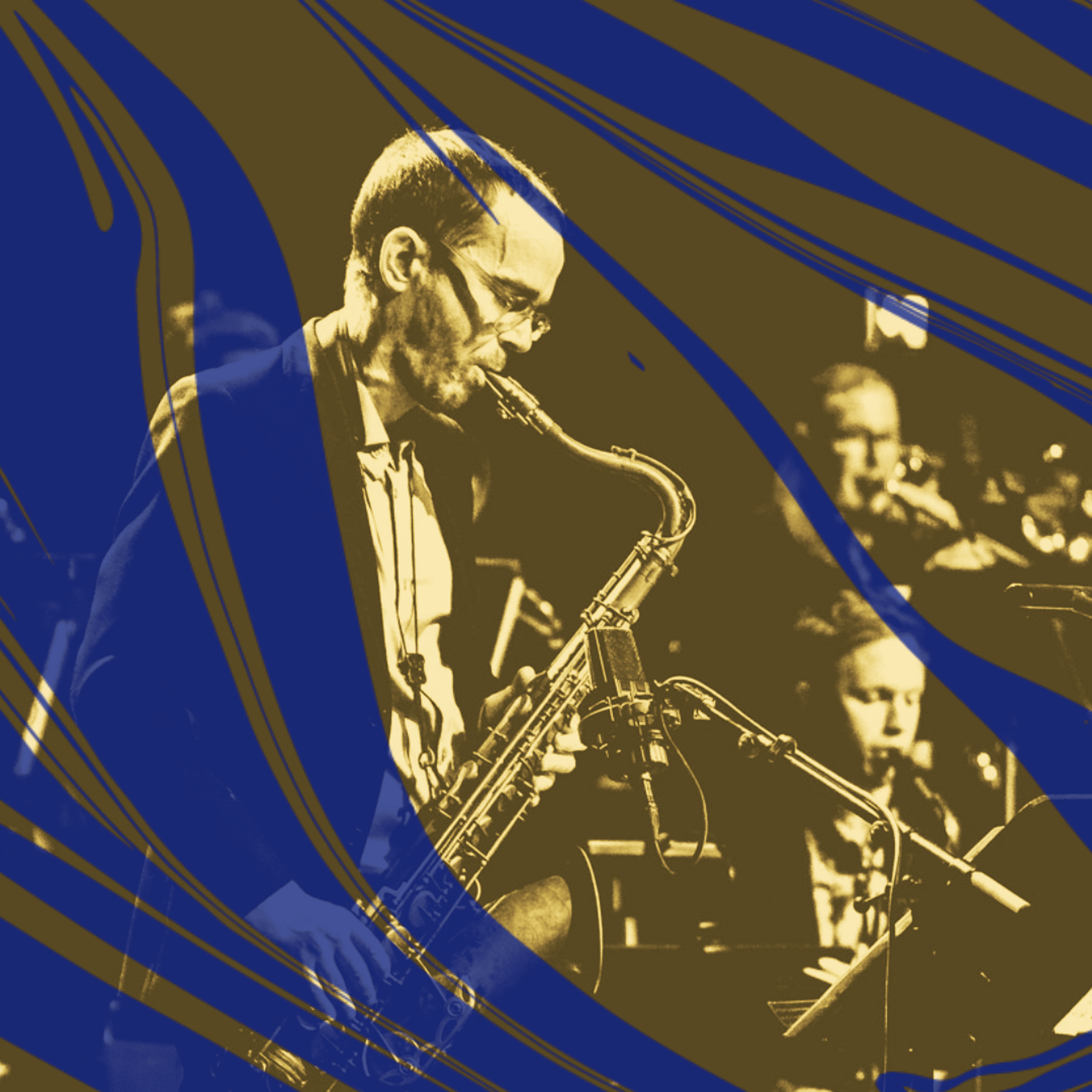 Saxofonist spelar.