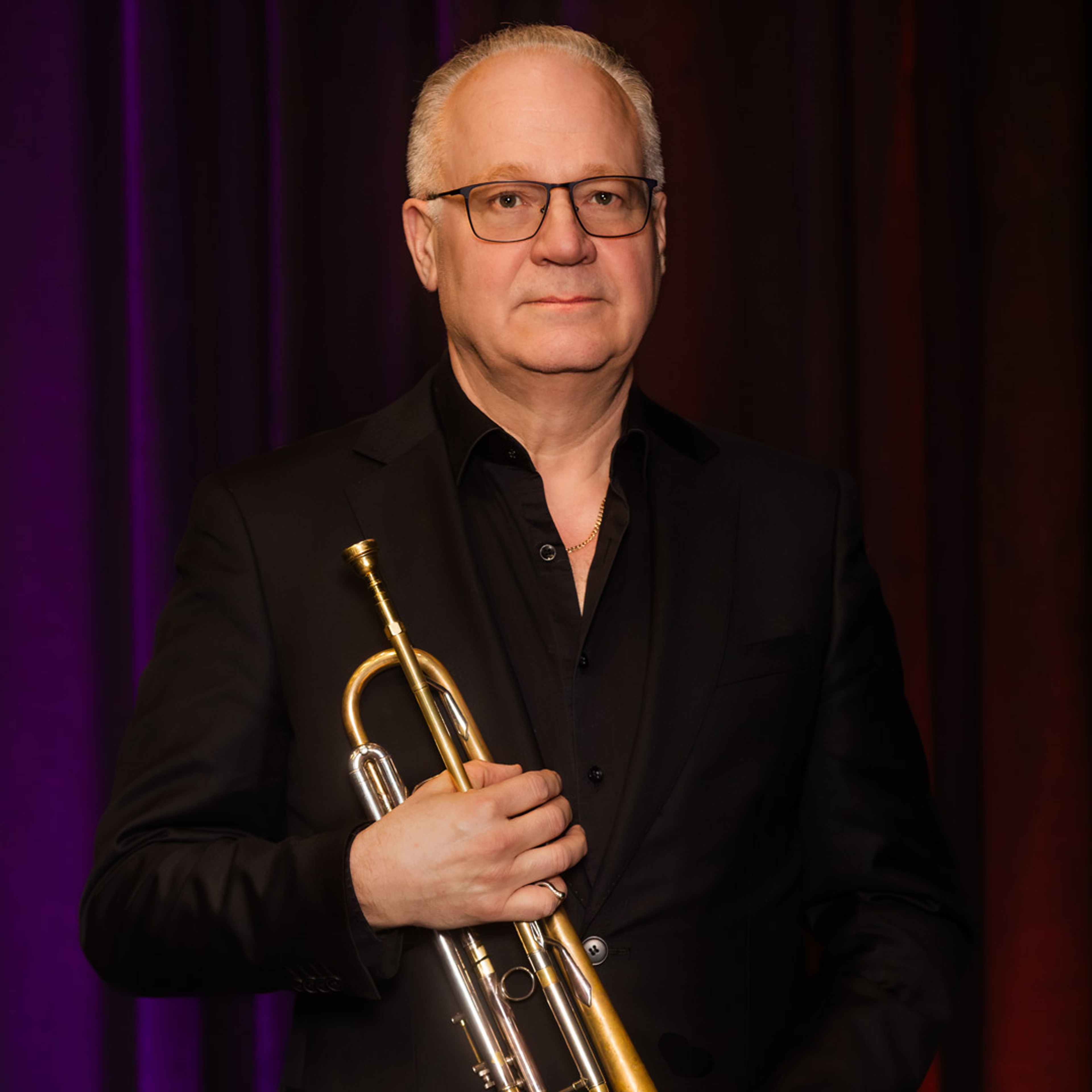 Jan Eliasson håller i sin trumpet.