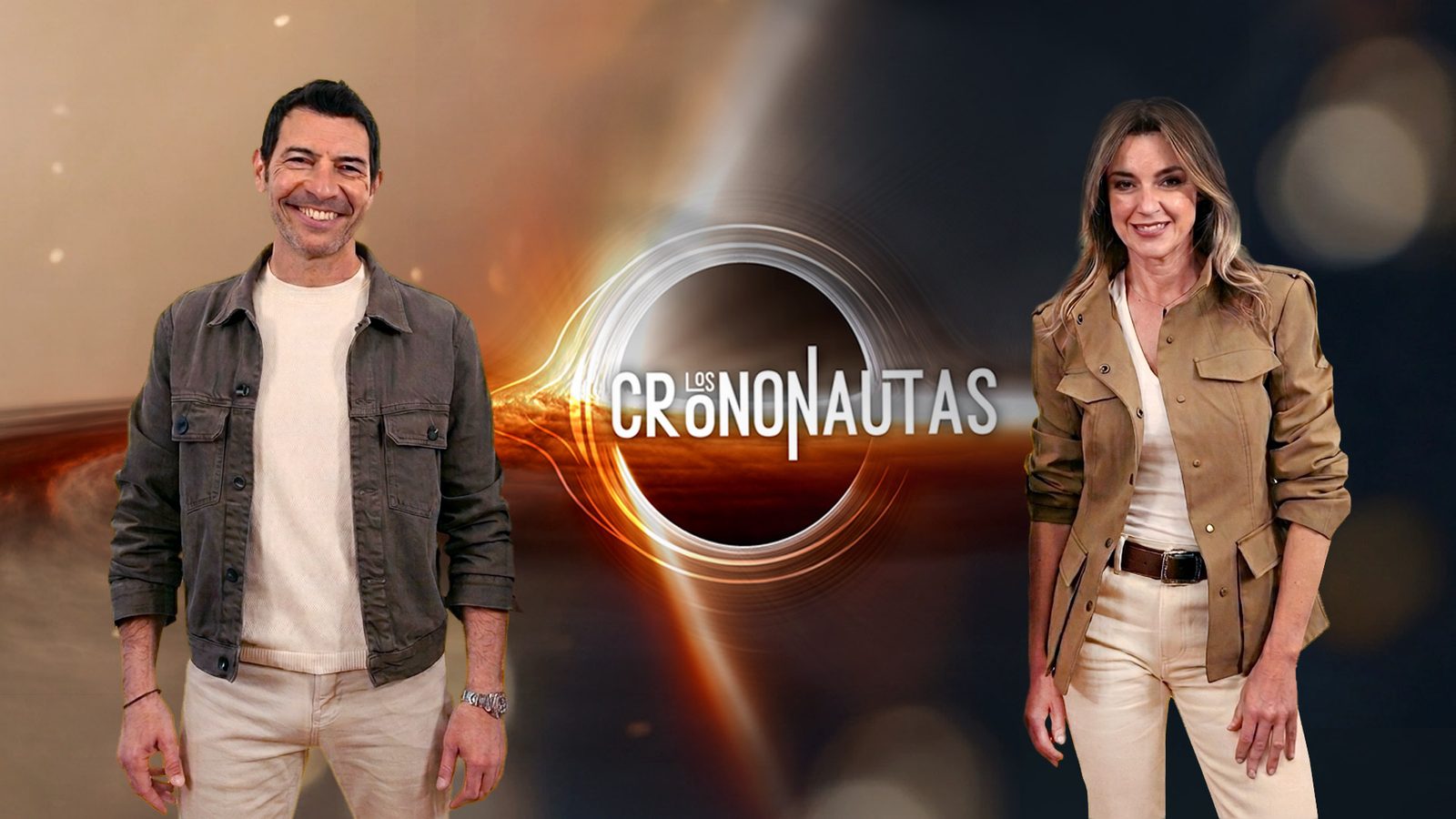 Logotipo de Los Crononautas: Viajeros por el tiempo sobre un fondo oscuro.