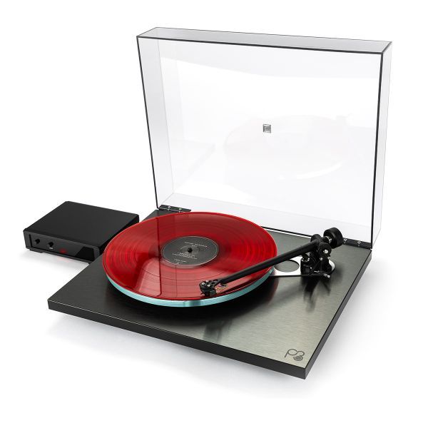 Rega Planar 3 skivspelare i svart med separat strömförsörjning och röd vinylskiva