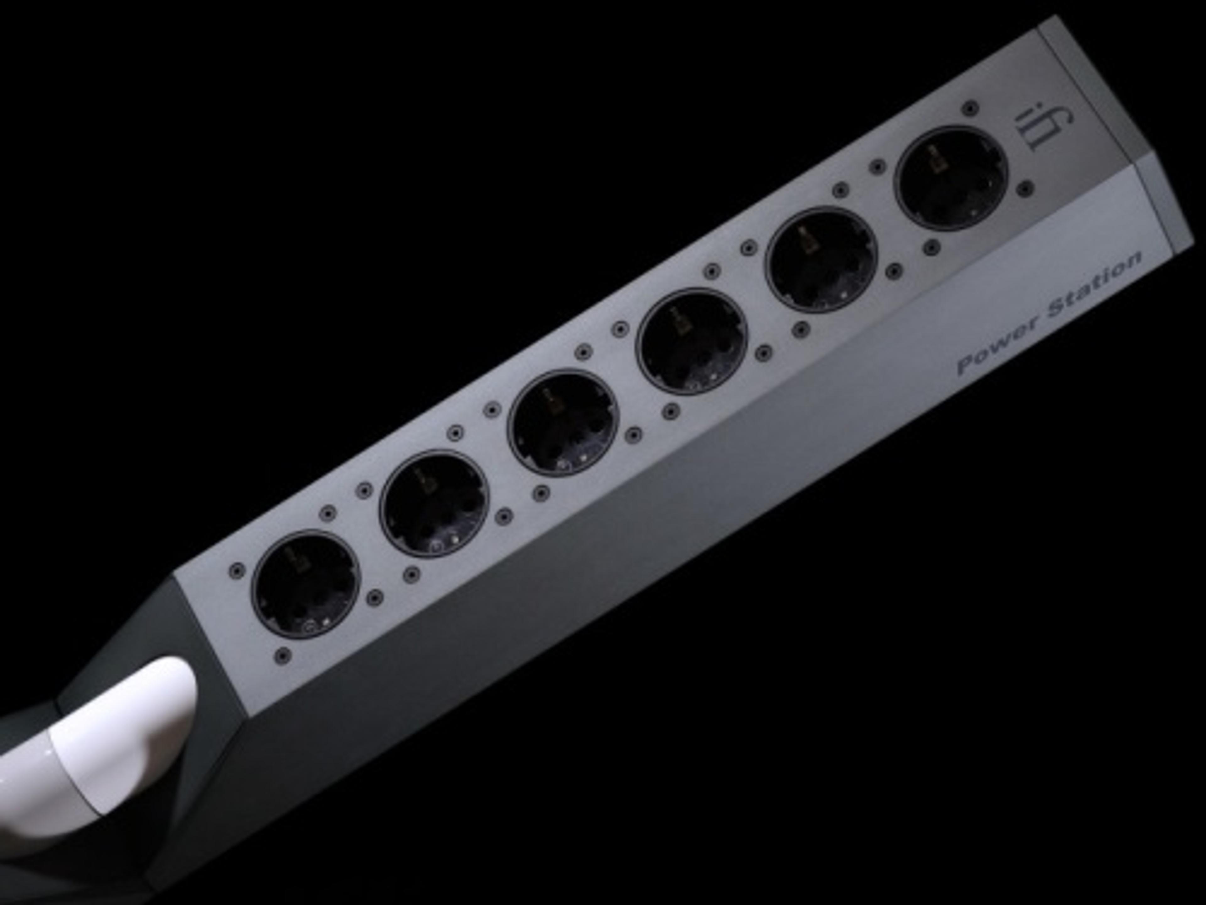 iFi Audio PowerStation nätlist i aluminium med sex uttag