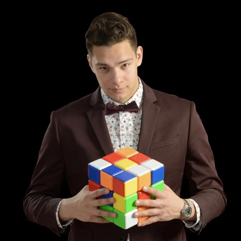 Steven Brundage, magician