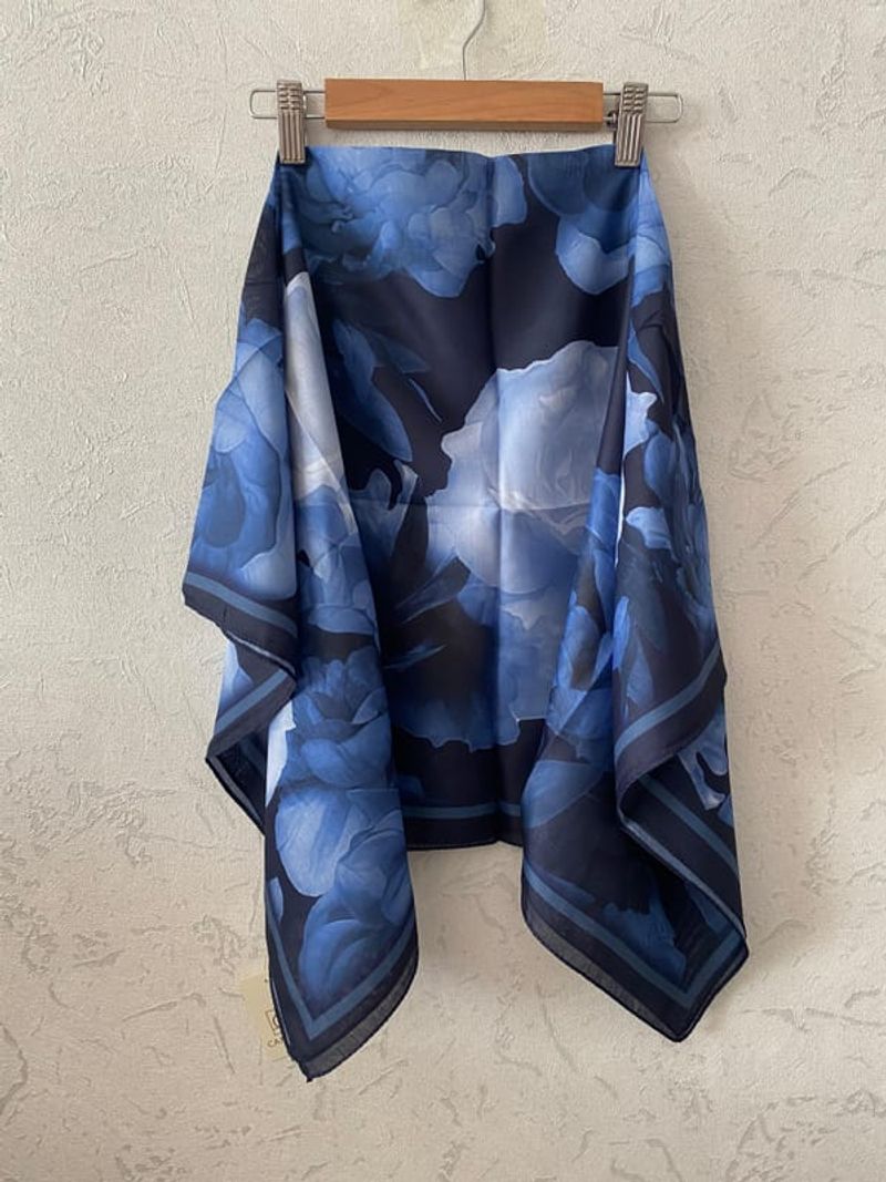 Lotus Desen Soft Eşarp - Lacivert 