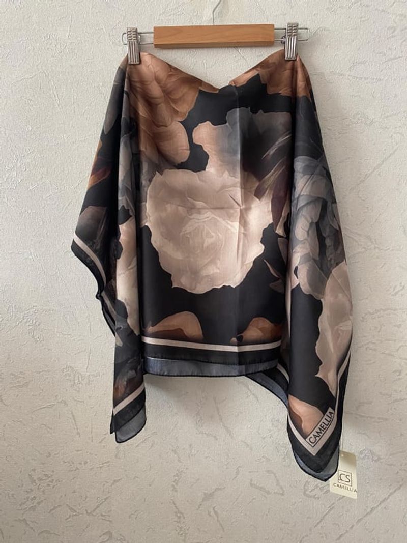 Lotus Desen Soft Eşarp - Siyah - Bej