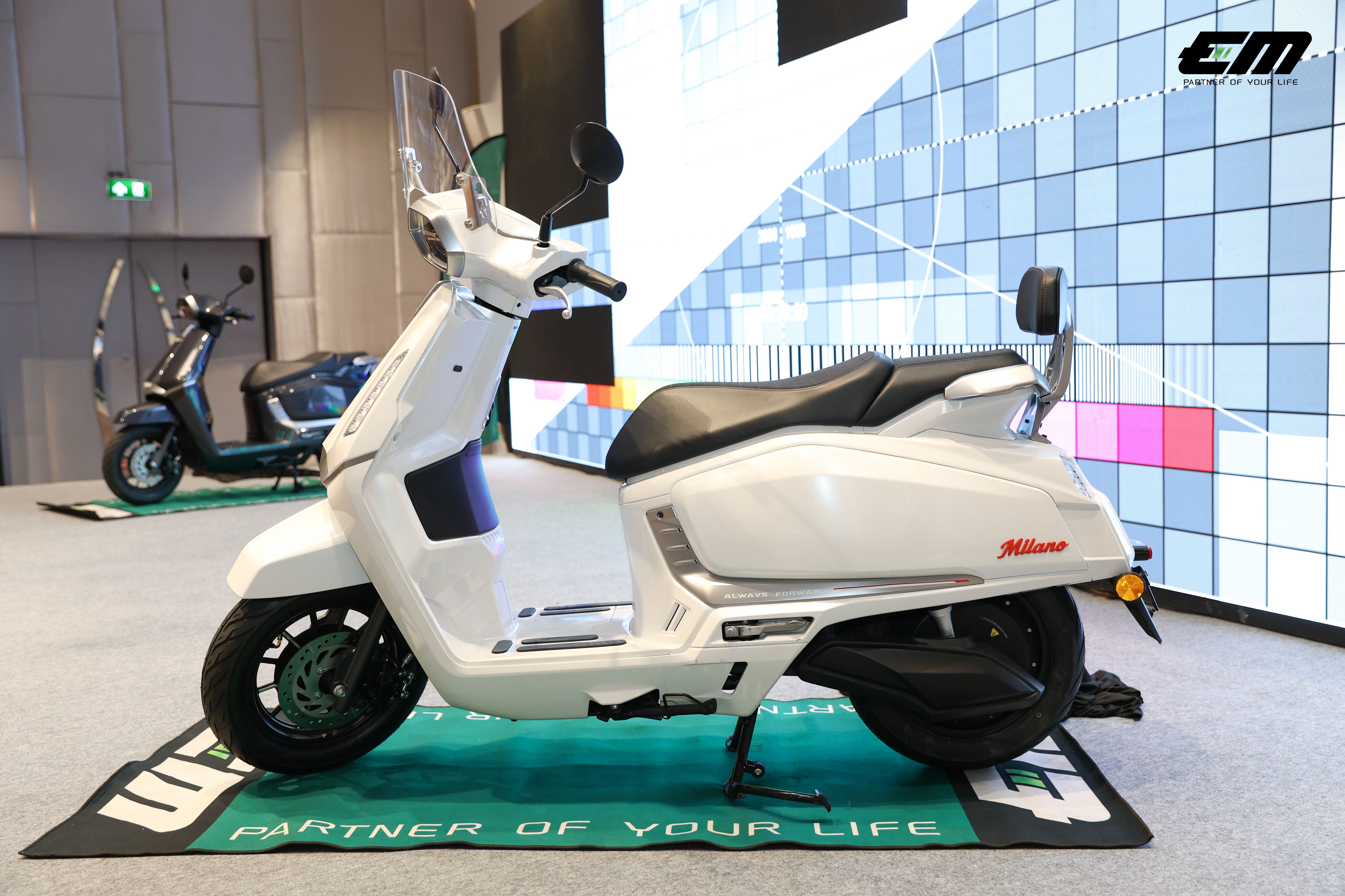 เปิดตัวรถ EM Milano