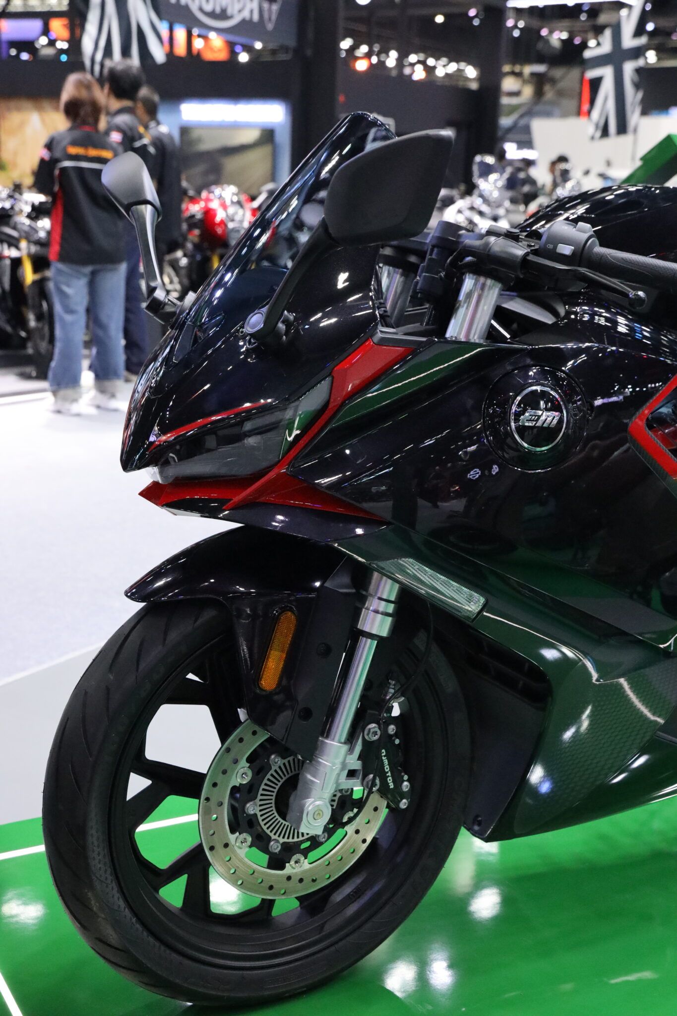 ภาพ EM RX5 ดีไซน์ Sport Racing มุมด้านหน้า