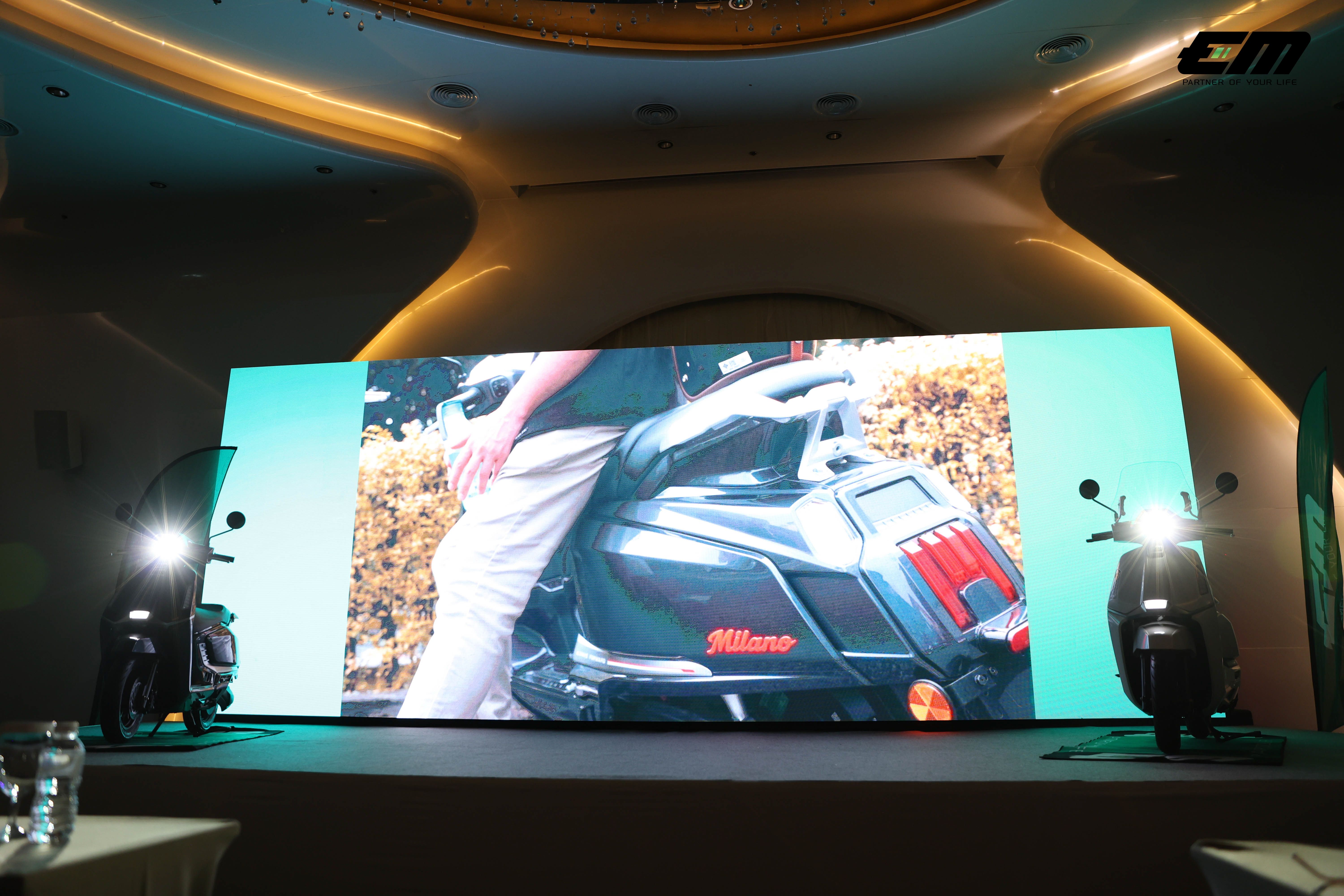 ภาพ video โปรโมท EM Milano