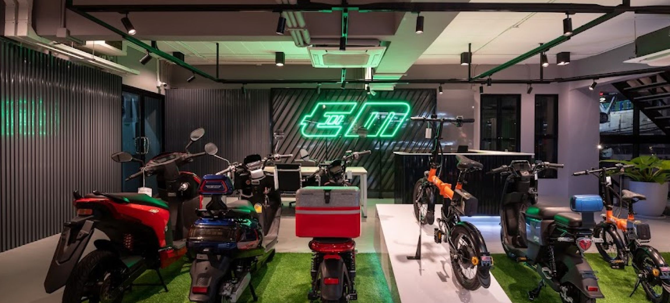 Service Excellence | The Official EM Motor Interior