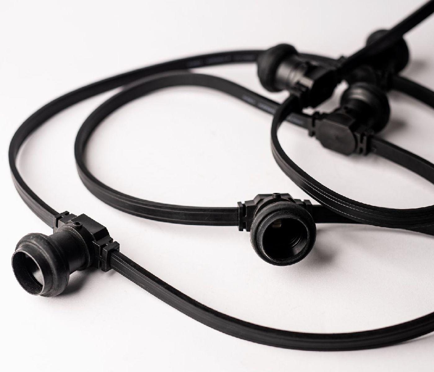 Self-Levelling Festoon Cable - 150cm Spacing. Black.