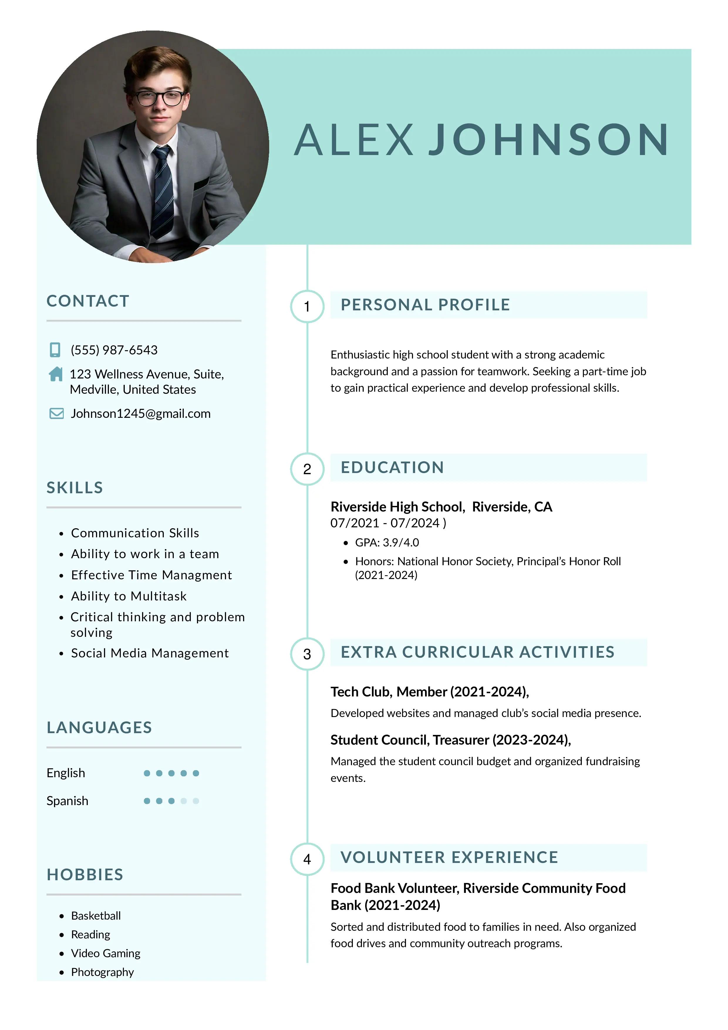 High school resume for a first job made from the template of instaresume.io