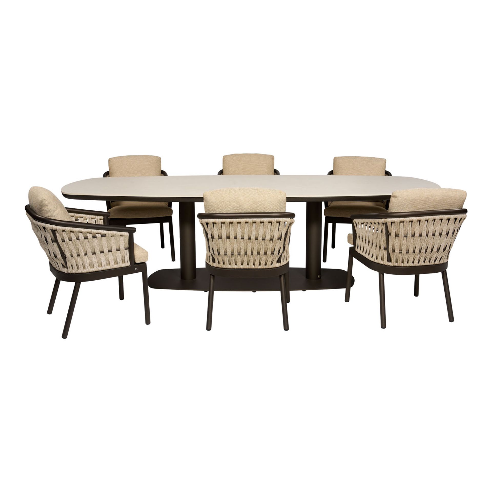 6 stoelen rondom een tafel