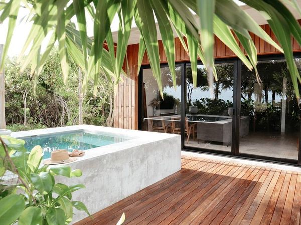 Elegant beachfront with pool