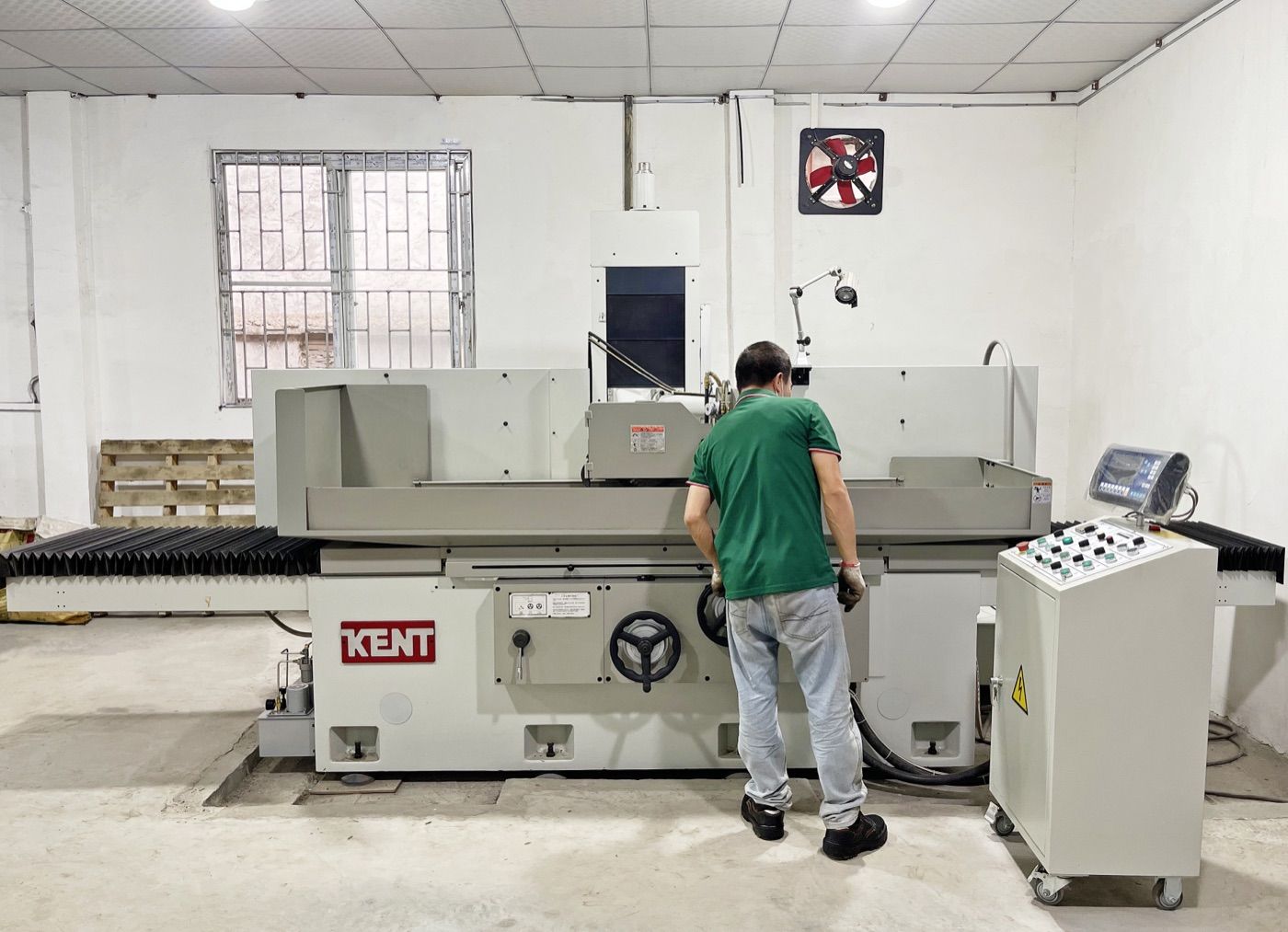 Surface grinding machine