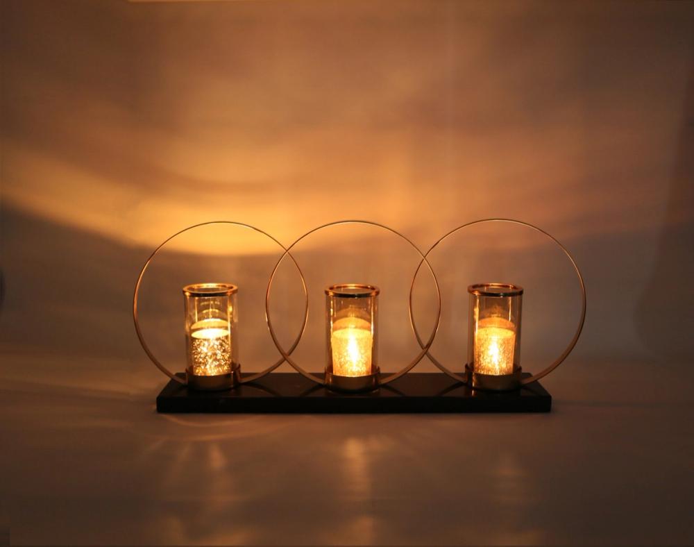 Ring centerpiece candle holder