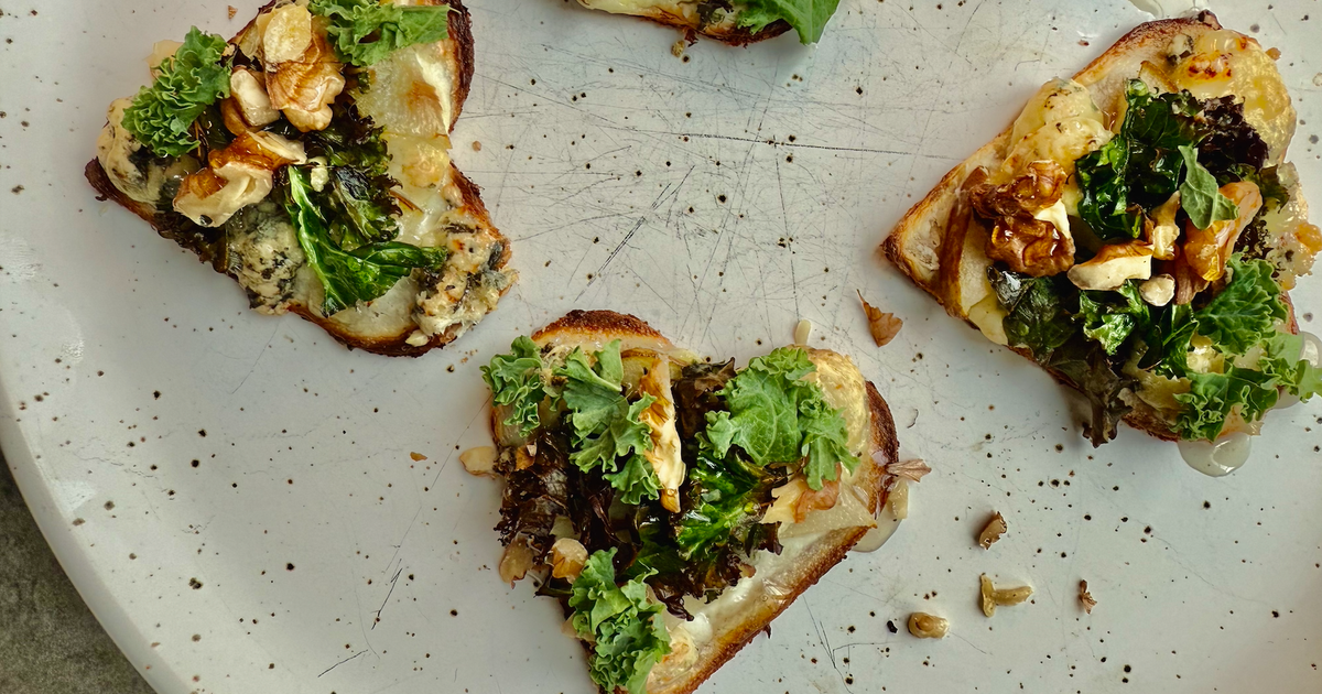 Juliga pizzasnittar med grönkål och honung | Food Pharmacy