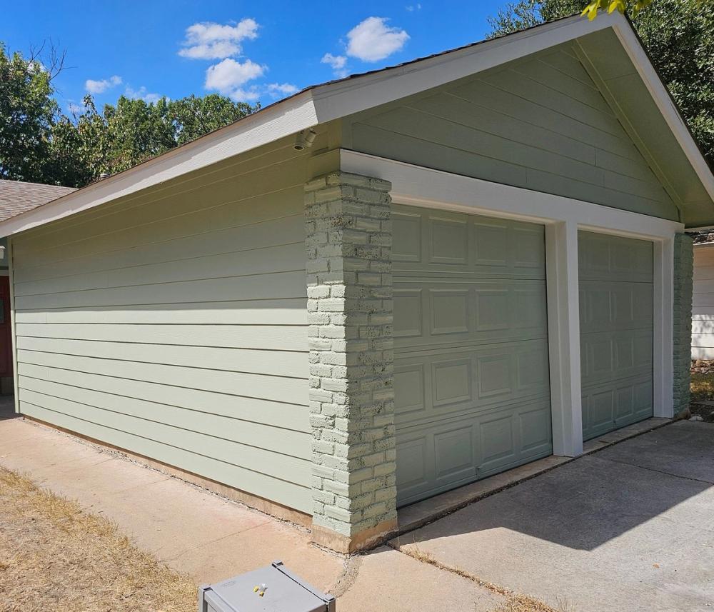 James Hardie 8.25" Primed Select Cedar Mill detail — Travis Country, Austin (photo 7)