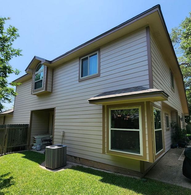 James Hardie 8.25" Select Cedarmill detail — Woods Of Brushy Creek, Austin (photo 3)