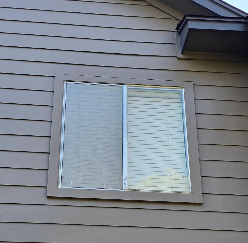 James Hardie 8.25" Smooth Siding detail — Village At Western Oaks, Austin (photo 7)