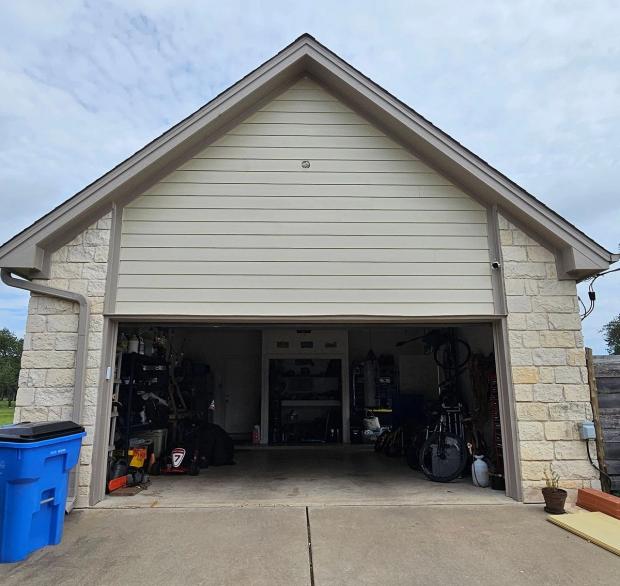 James Hardie 8.25" Primed Select Cedar Mill detail — Driftwood, Austin (photo 5)