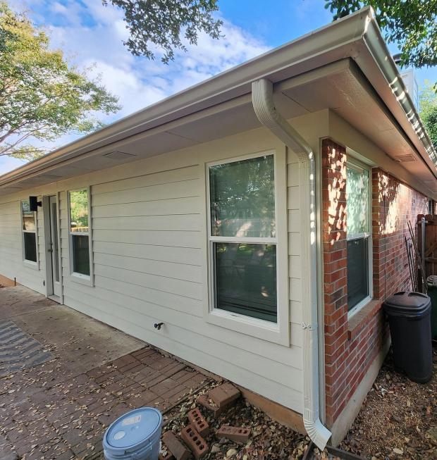James Hardie 8.25" Primed Select Cedar Mill detail — Village At Western Oaks, Austin (photo 3)