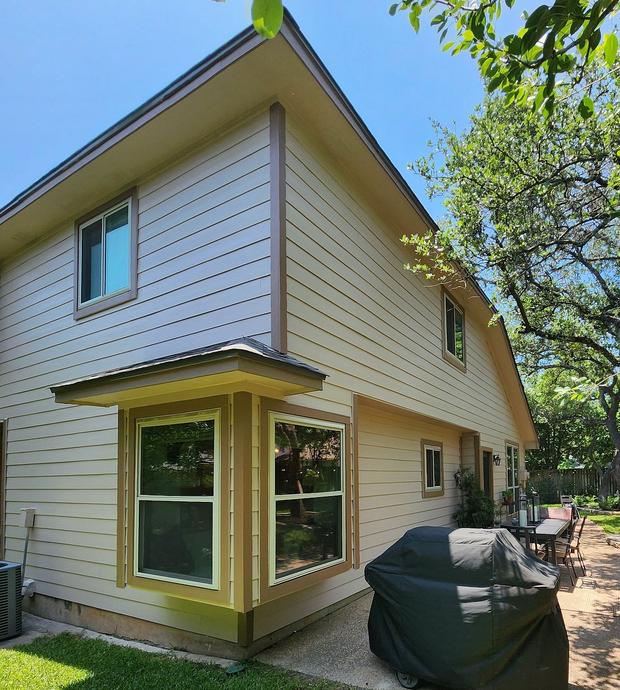 James Hardie 8.25" Select Cedarmill detail — Woods Of Brushy Creek, Austin (photo 5)