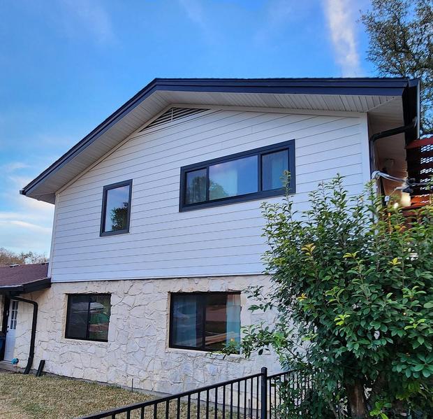 James Hardie JH 8.25" Smooth detail — Spicewood At Bullcreek, Austin (photo 9)