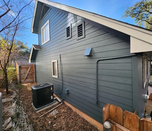 James Hardie 8.25" Select Cedar Mill detail — Dittmar-Slaughter, Austin (photo 7)