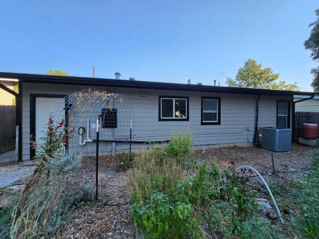 James Hardie JamesHardie 8.25" Select Cedarmill detail — Govalle, Austin (photo 2)