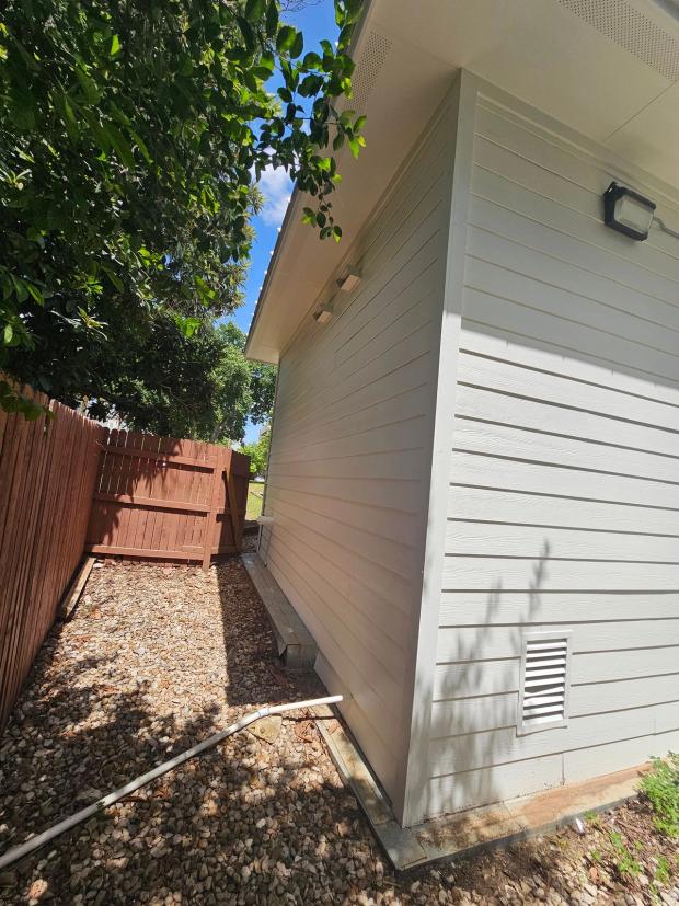 James Hardie 8.25" Primed Select Cedar Mill detail — San Marcos (photo 7)
