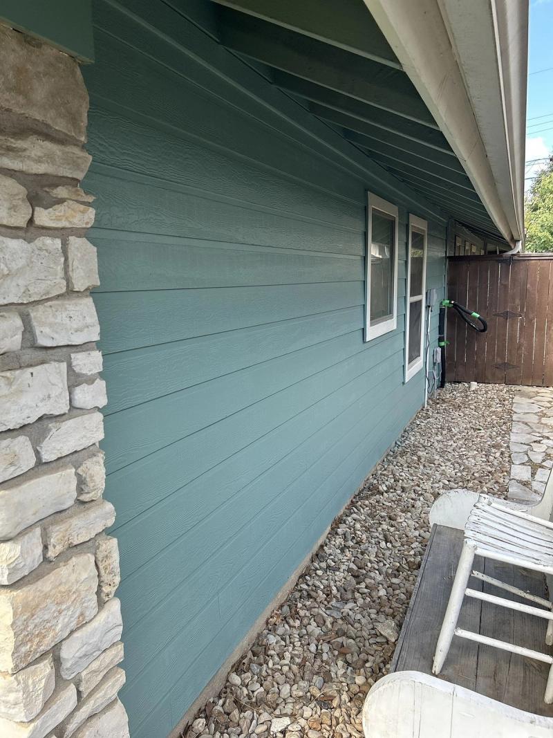 James Hardie Custom Colonial Roughsawn detail — Highland, Austin (photo 3)