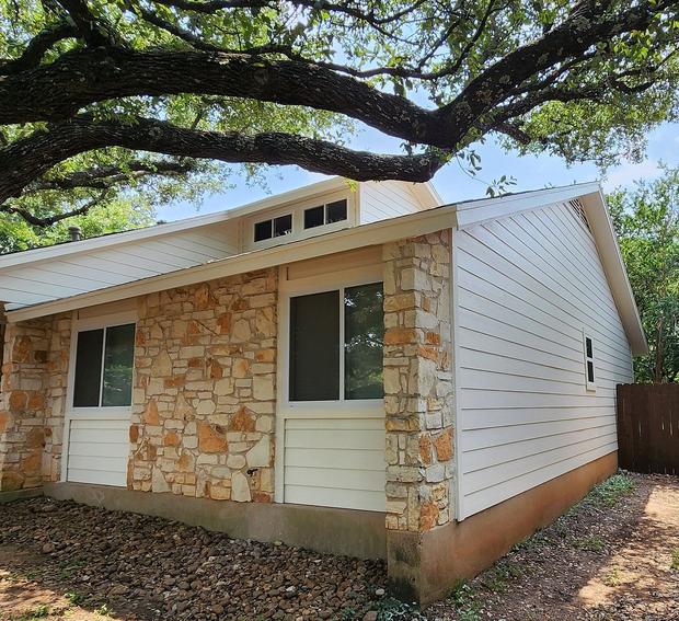 James Hardie 8.25" Primed Select Cedar Mill detail — Milwood, Austin (photo 6)