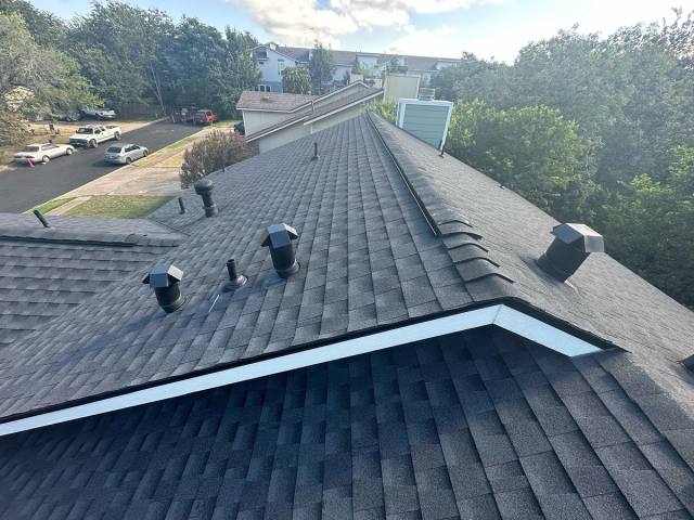 A new Timberline HDZ roof in Tanglewood Forest, TX, installed by Austin Pro