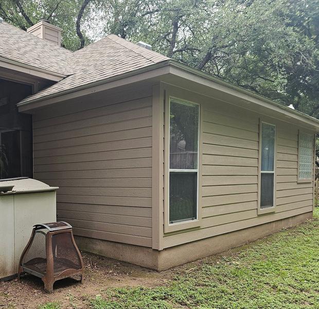 James Hardie Custom Colonial Roughsawn detail — The Woods, Round Rock (photo 5)