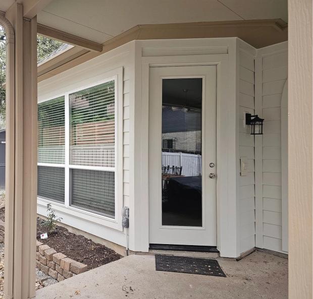 James Hardie Select Cedar Mill 8.25" Lap Siding detail — West Oak Hill, Austin (photo 2)