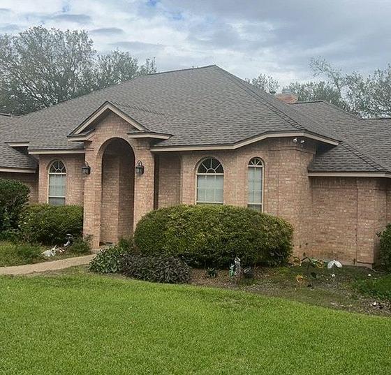 Shingle Roofing & Garage Doors in Blue Spring, Round Rock, TX (Jan 2024)