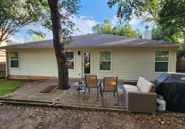 James Hardie 8.25" Primed Select Cedar Mill detail — Village At Western Oaks, Austin (photo 8)