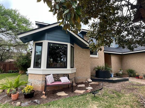 James Hardie 8.25" Primed Select Cedar Mill detail — Maple Run, Austin (photo 4)