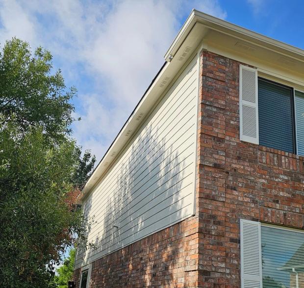James Hardie Custom Colonial Roughsawn detail — Barker Ranch At Shady Hollow, Austin (photo 4)