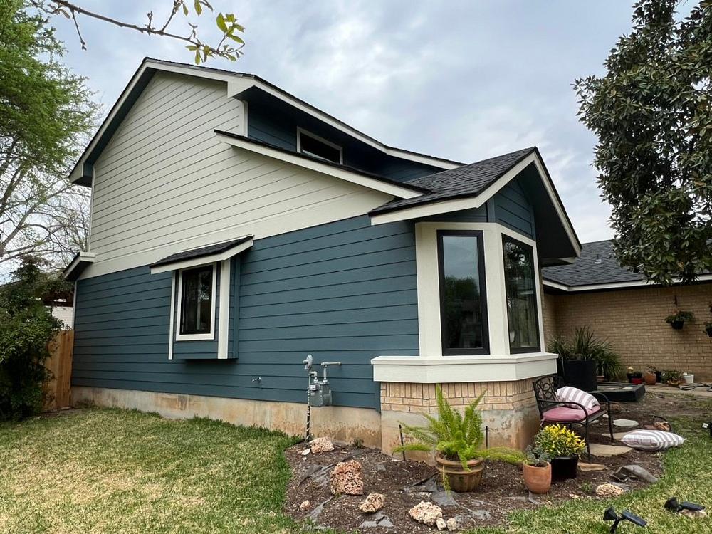 James Hardie 8.25" Primed Select Cedar Mill detail — Maple Run, Austin